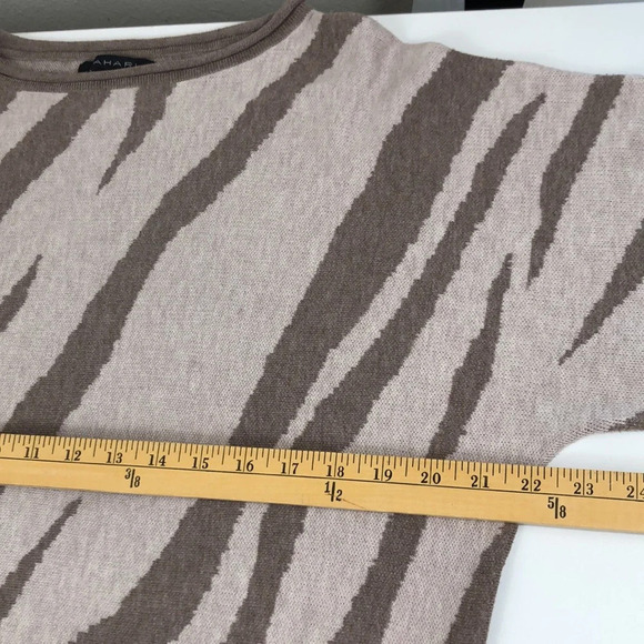 2/$30 TAHARI Sweater Size Medium Zebra Print Wool Blend Tan Brown Crewneck - Picture 12 of 16